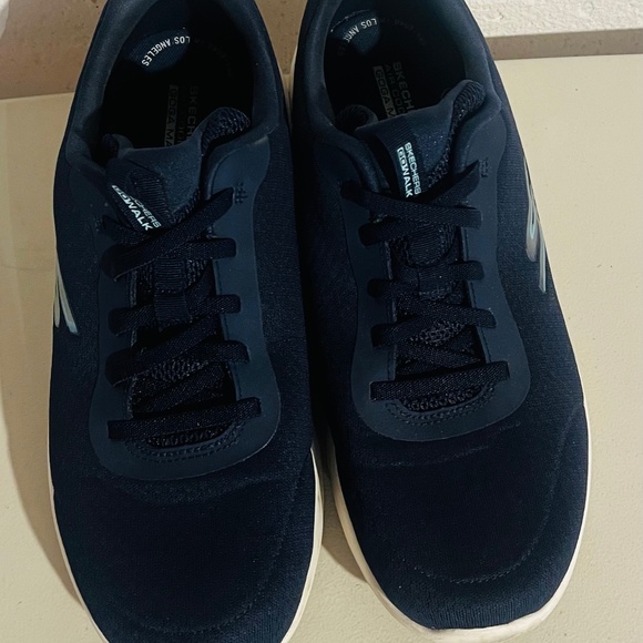 navy ladies sketchers